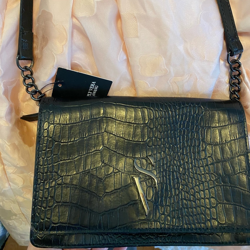 NWT. Simply Vera Wang Leena Envelope Crossbody🖤